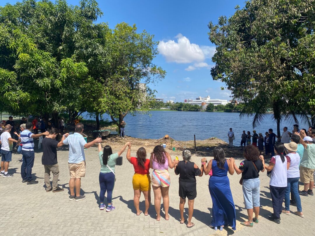Abraço simbólico da Lagoa do Porangabussu. Crédito: Wellington Romão